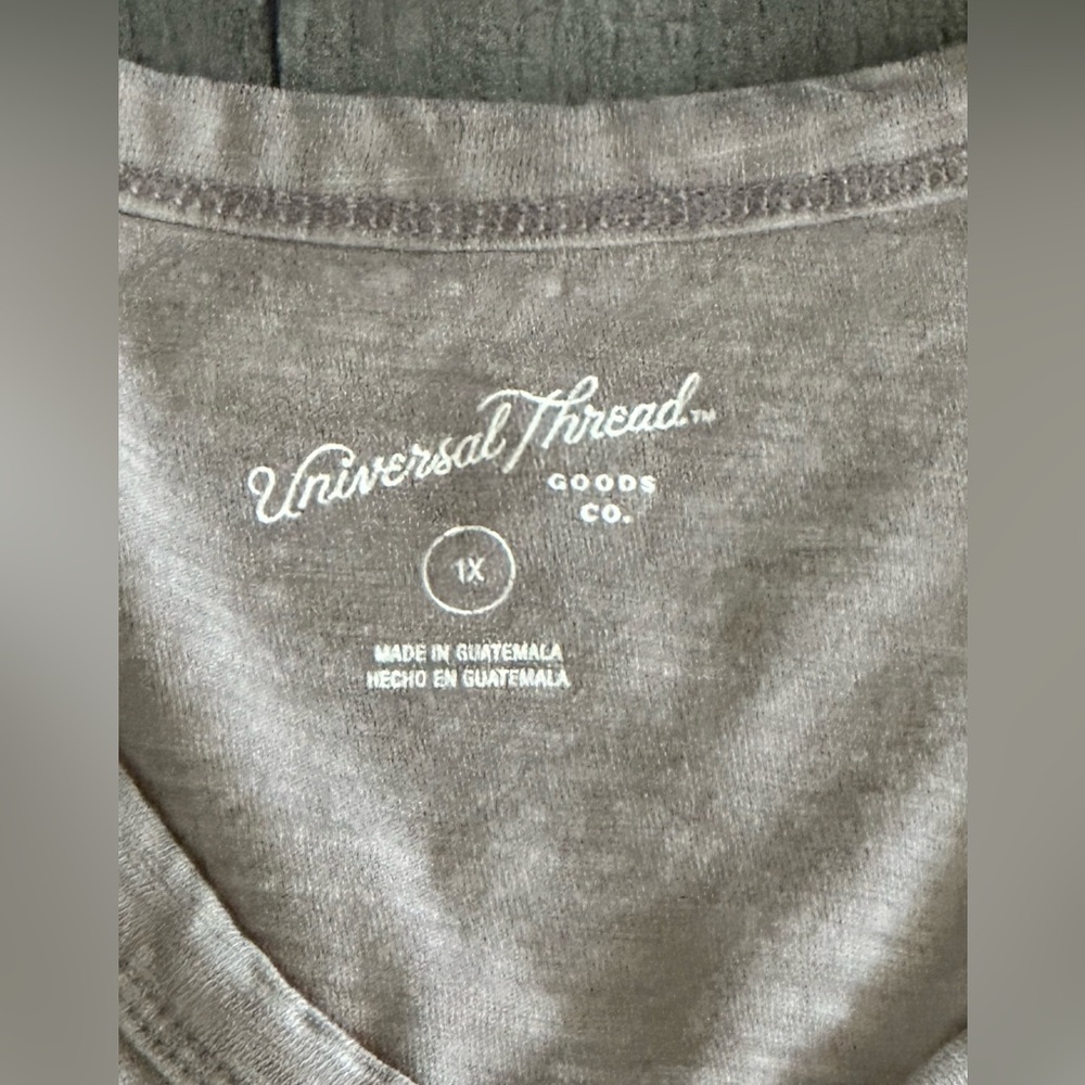 Bundle of 2 universal thread Tshirts size 1X - Picture 10 of 13